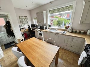 Kitchen Diner- click for photo gallery